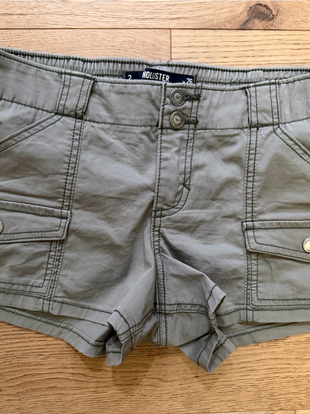 Hollister Low Rise Classic Short 3” inseam Olive Green W26 size 2
